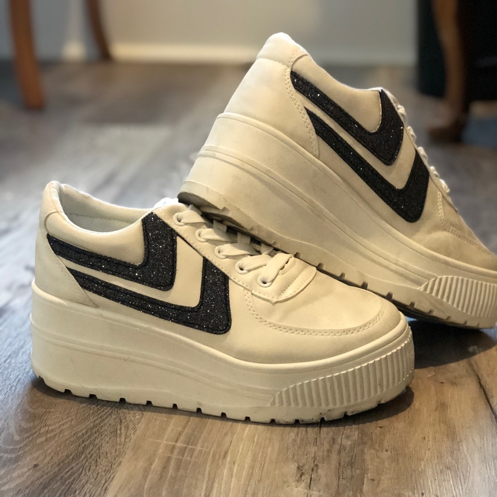 Platform sneakers